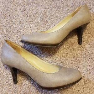 Kelly & Katie nude pumps, size 7